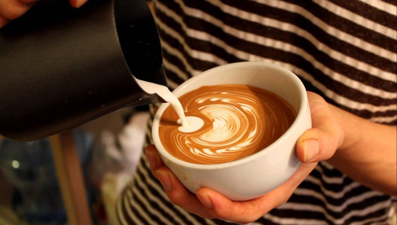 Cách pha cà phê latte tại nhà